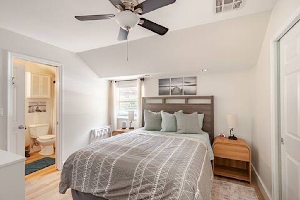 Photo of Bedroom in Roseland