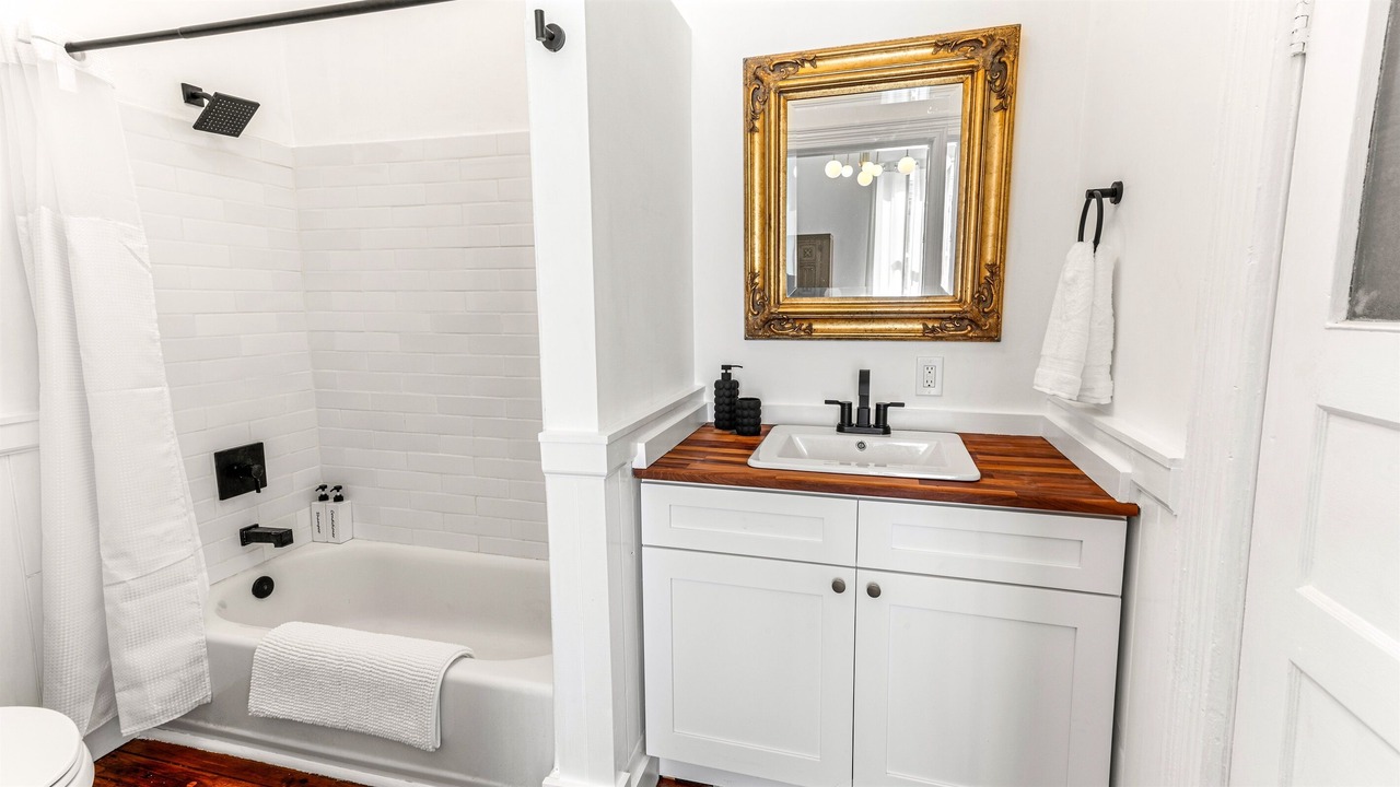 Photo of Bathroom in Thomas Square