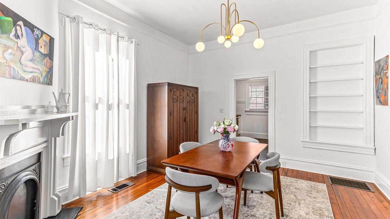 Photo of Livingroom in Thomas Square