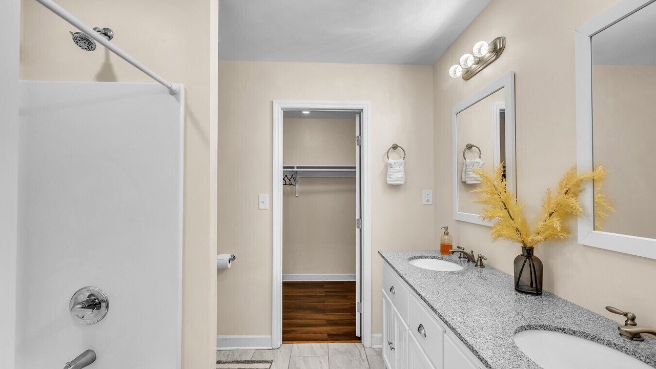 Photo of Bathroom in Garden City