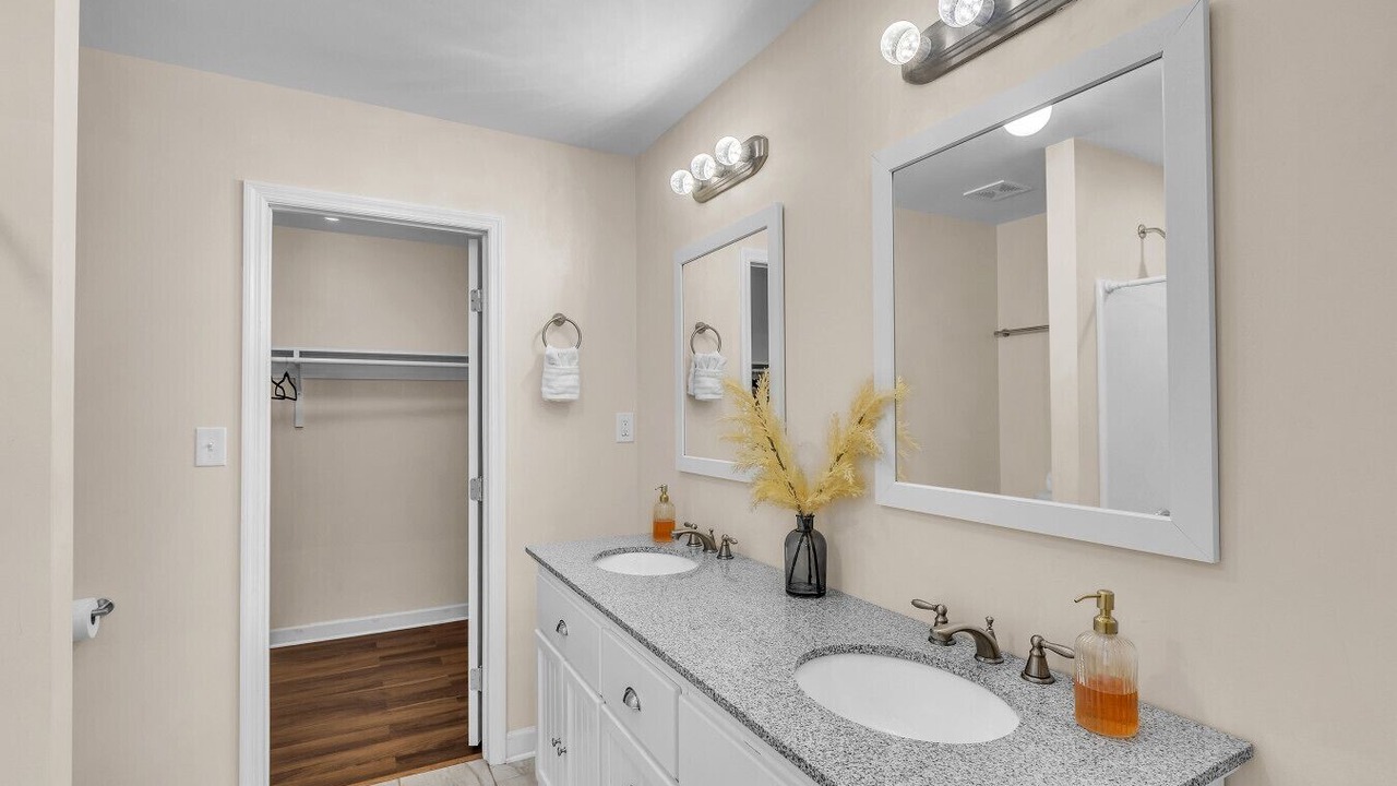 Photo of Bathroom in Garden City
