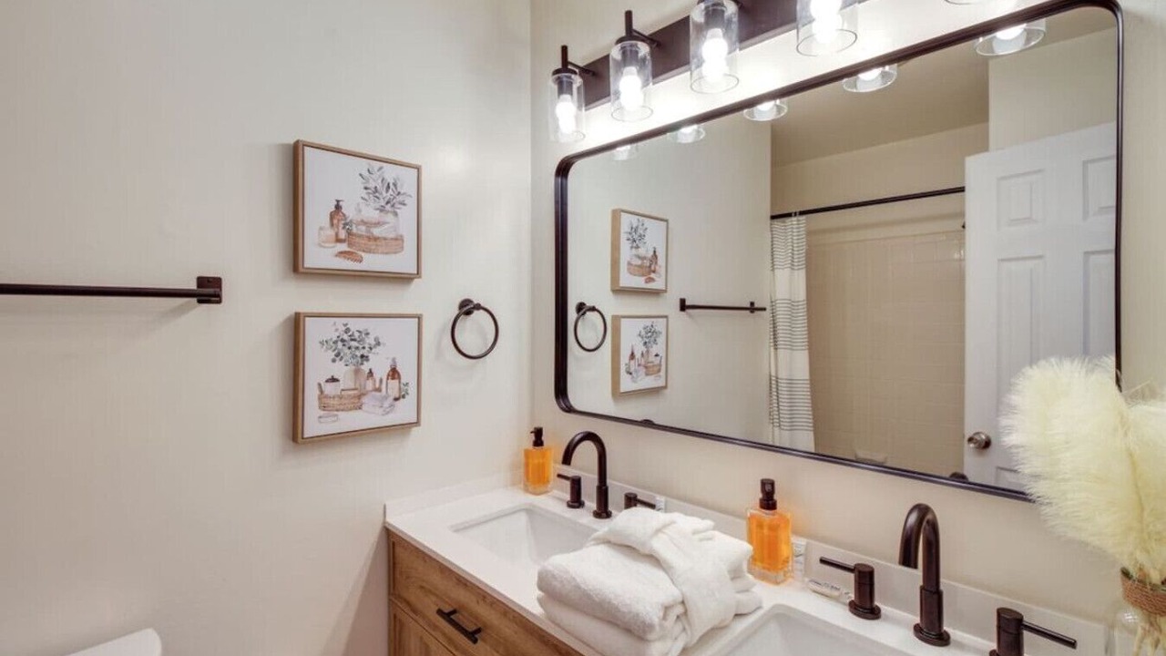 Photo of Bathroom in Garden City