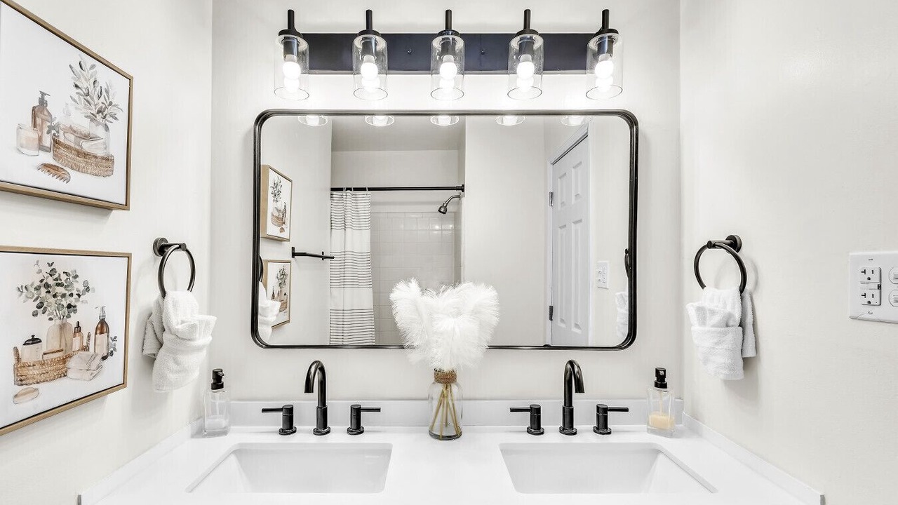 Photo of Bathroom in Garden City