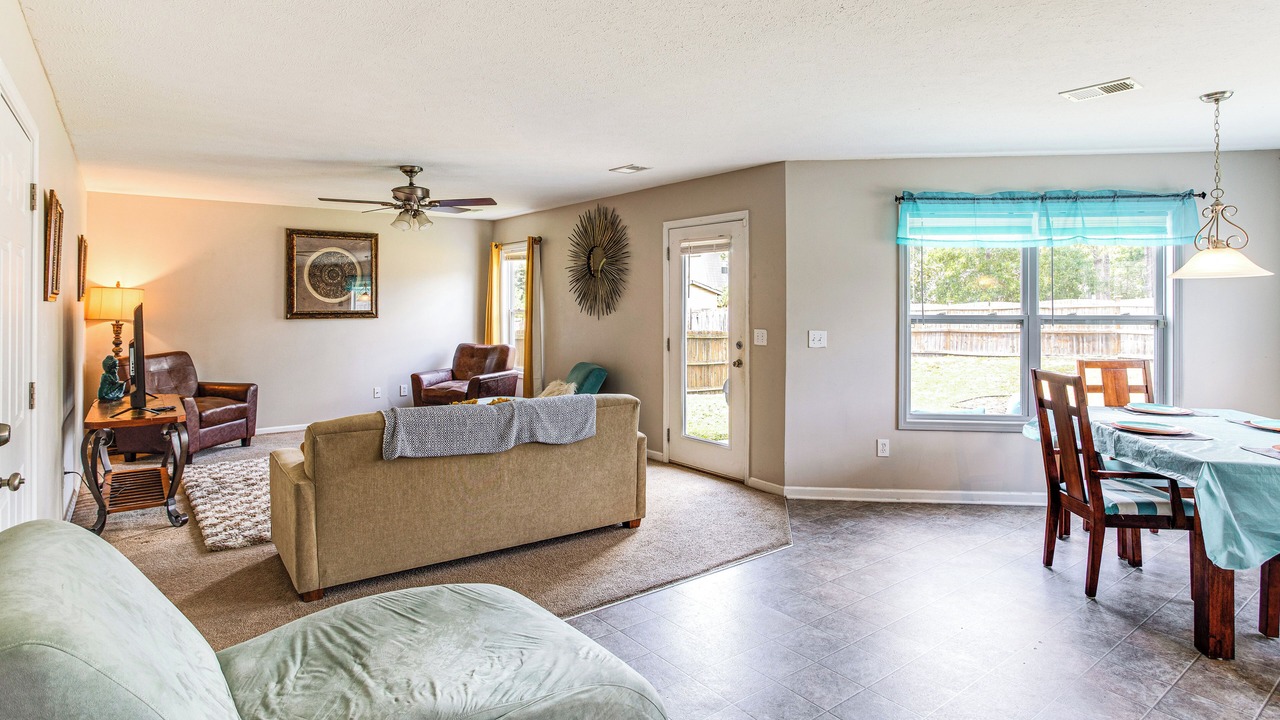 Photo of Livingroom in Huntcliff