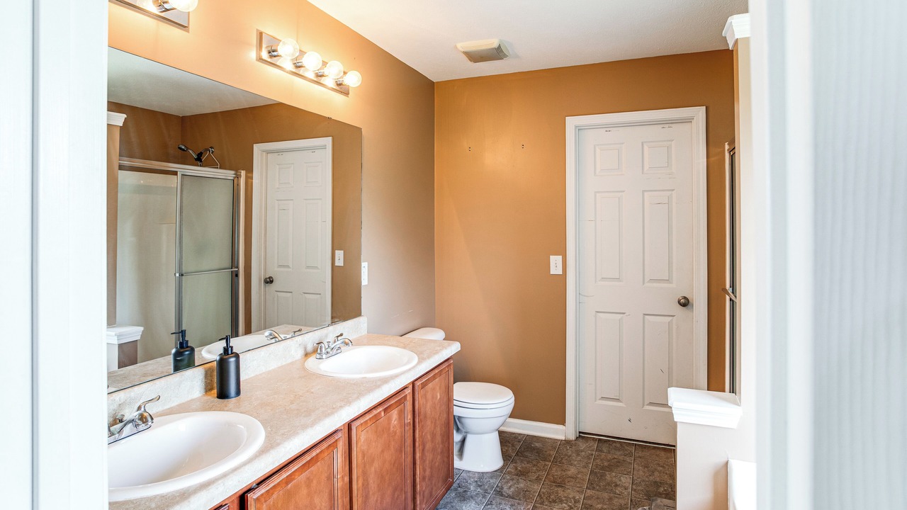 Photo of Bathroom in Huntcliff