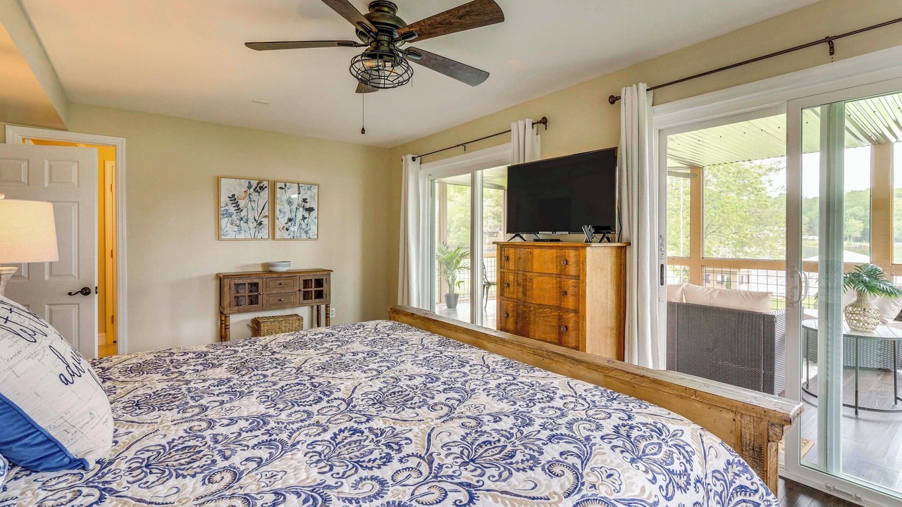 Photo of Bedroom in Hayesville