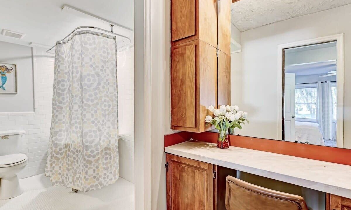 Photo of Bathroom in Whitemarsh Island