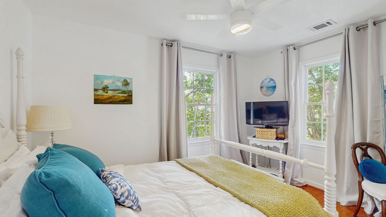 Photo of Bedroom in Beach Institute