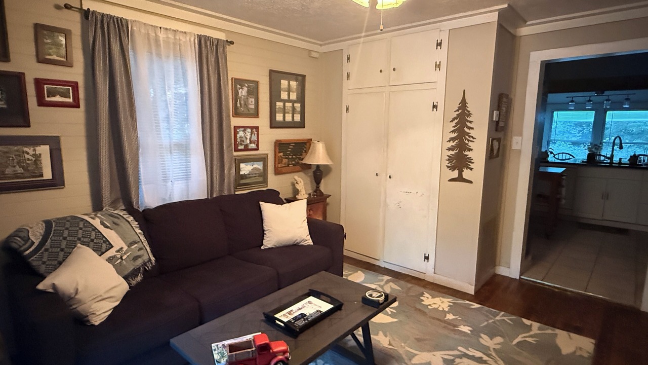 Photo of Livingroom in Warrenville