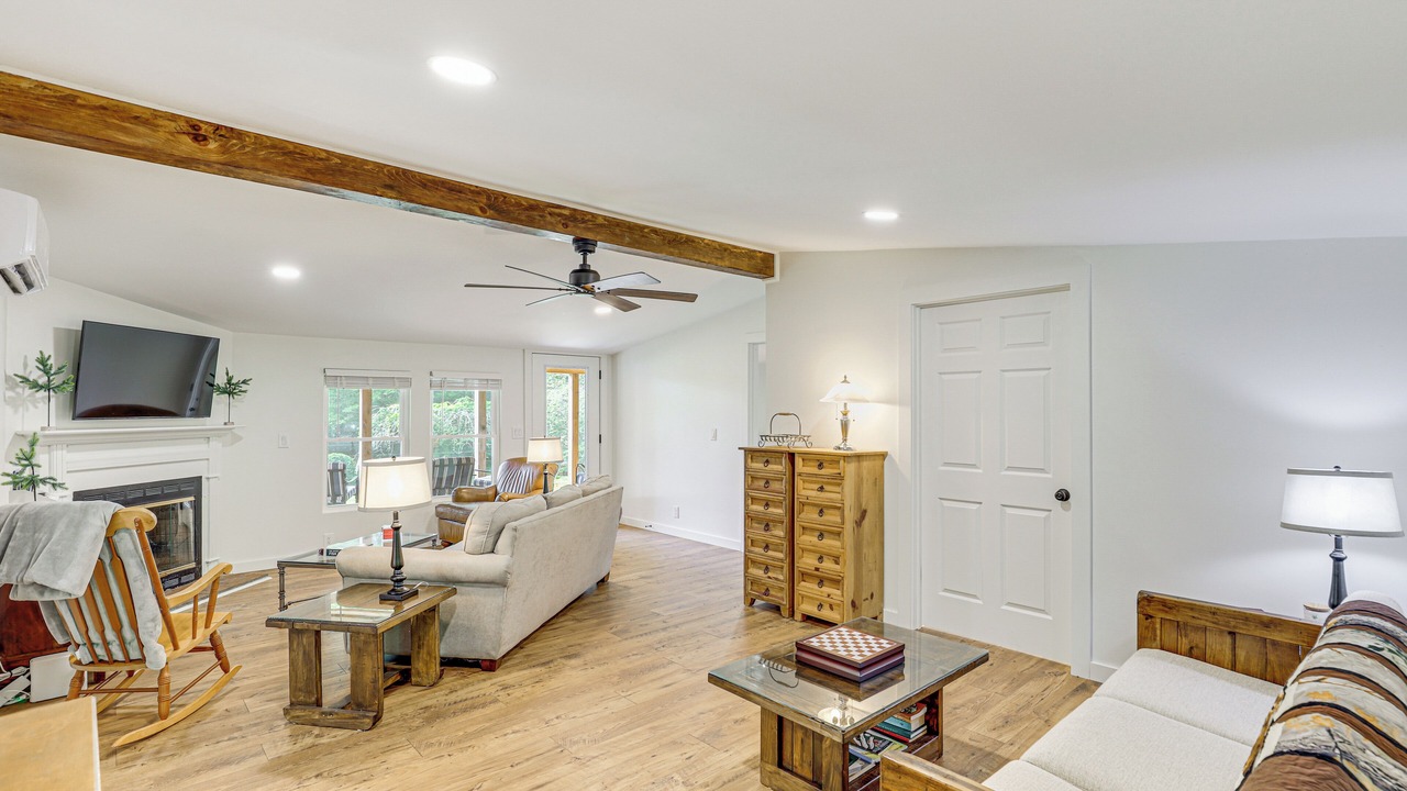 Photo of Livingroom in Cleveland