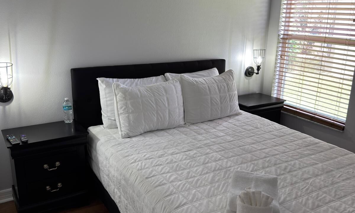Photo of Bedroom in Crescent Lakes