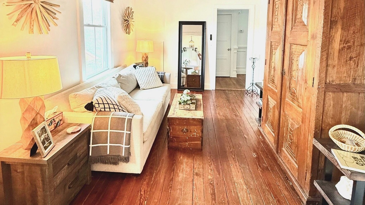 Photo of Livingroom in Westside