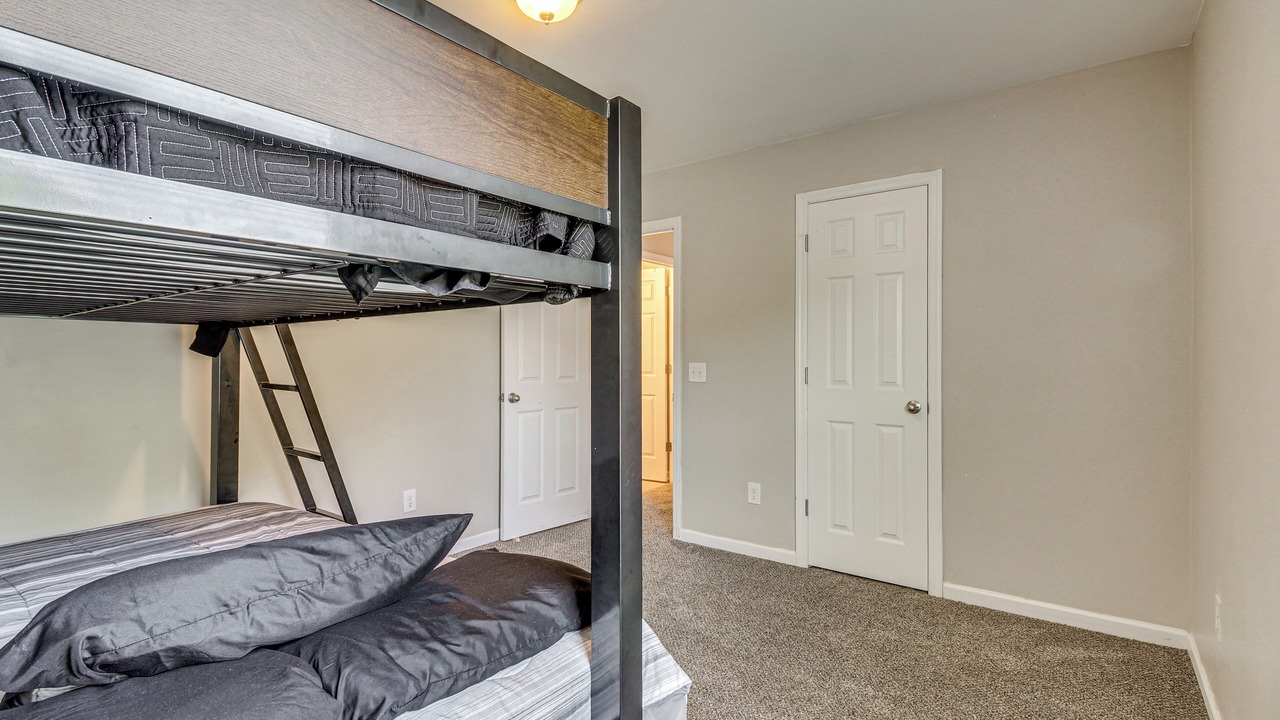 Photo of Bedroom in Pooler