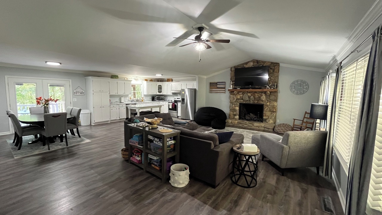 Photo of Livingroom in Townville
