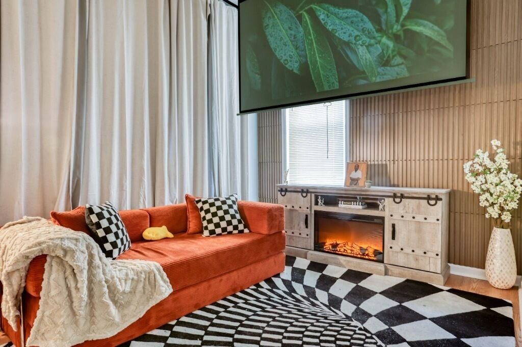 Photo of Livingroom in Thomas Square