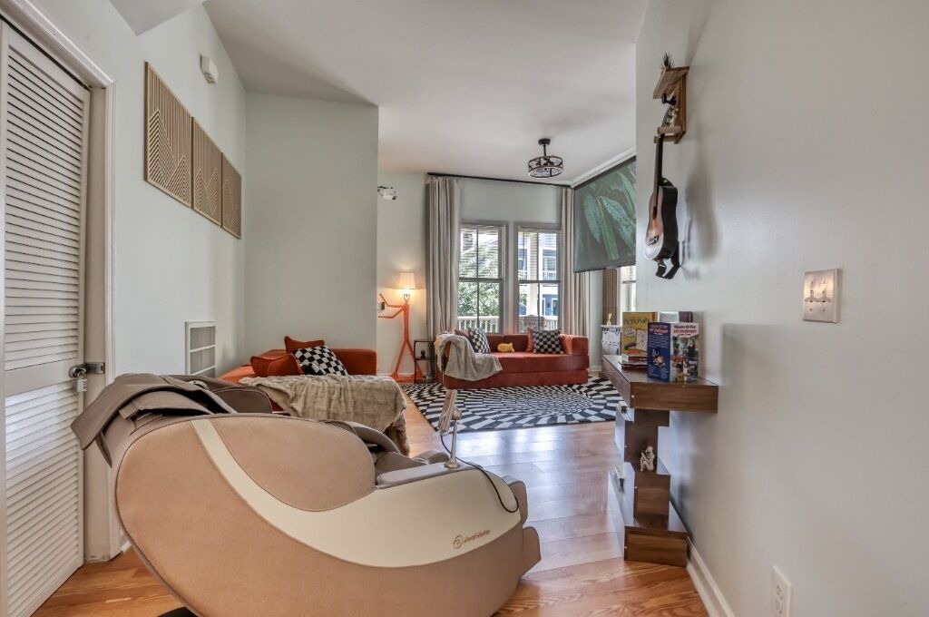 Photo of Livingroom in Thomas Square