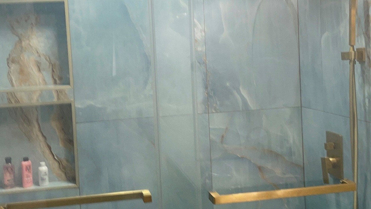 Photo of Bathroom in Huntcliff