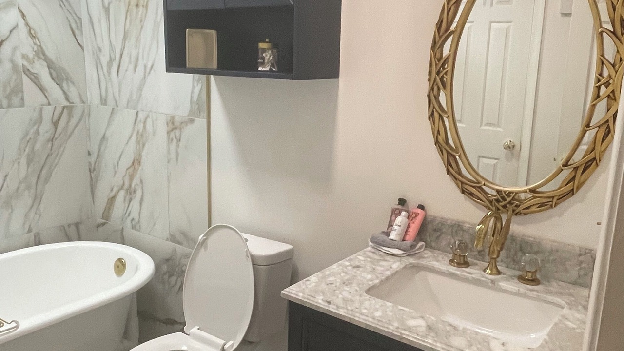 Photo of Bathroom in Huntcliff