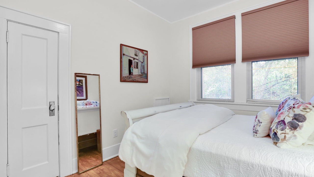 Photo of Bedroom in Midtown