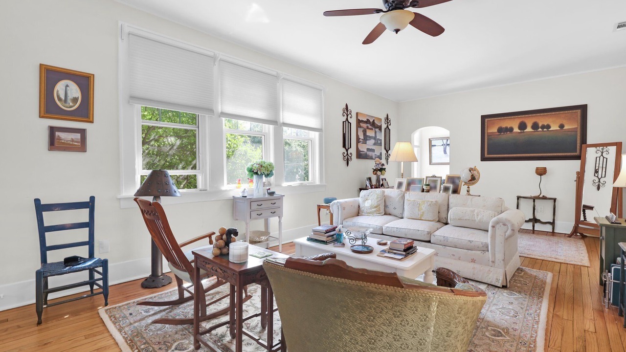 Photo of Livingroom in Midtown