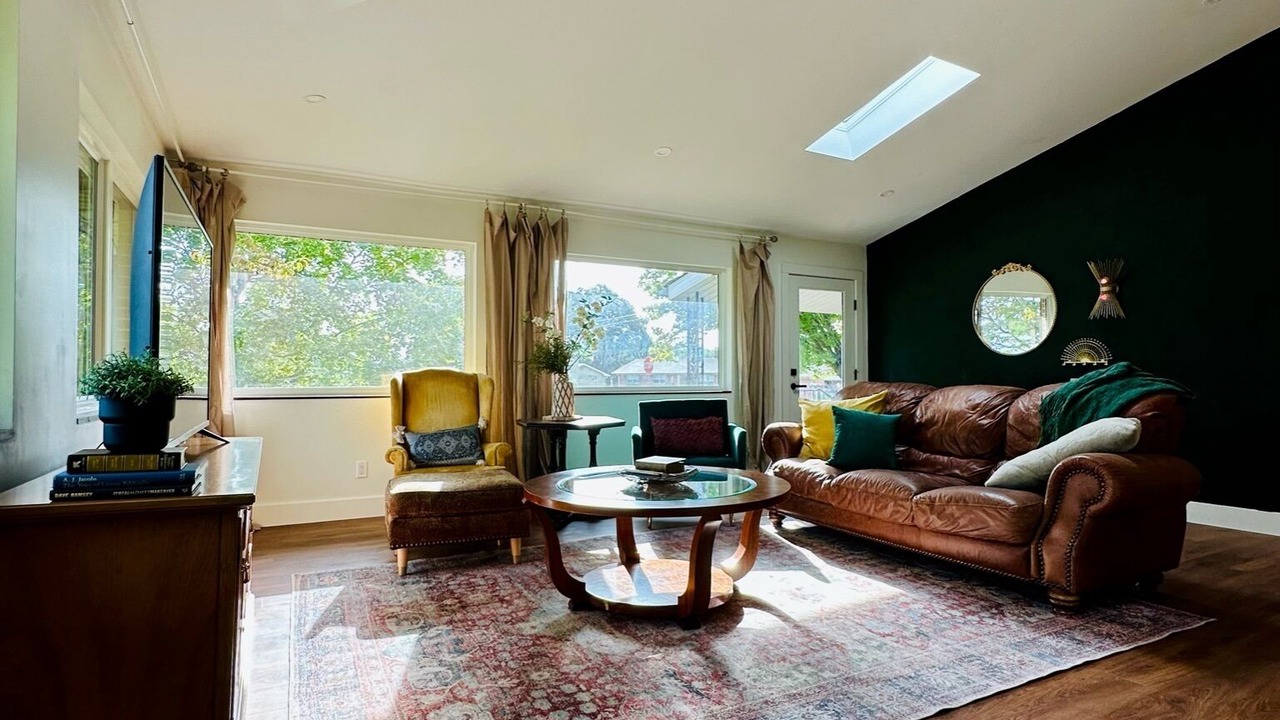 Photo of Livingroom in Travelers Rest