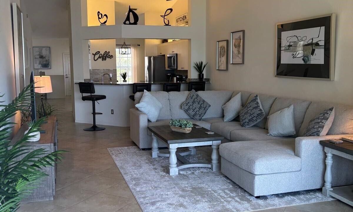 Photo of Livingroom in Crown Pointe