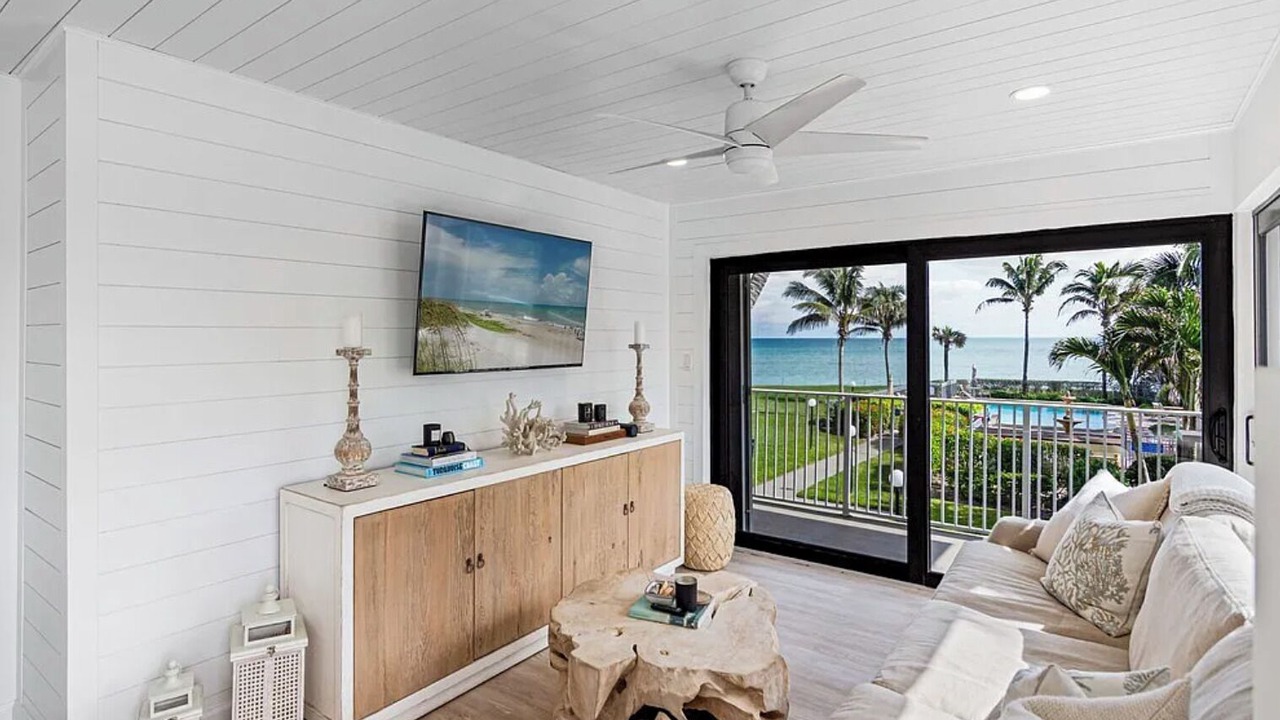 Photo of Livingroom in Central Beach