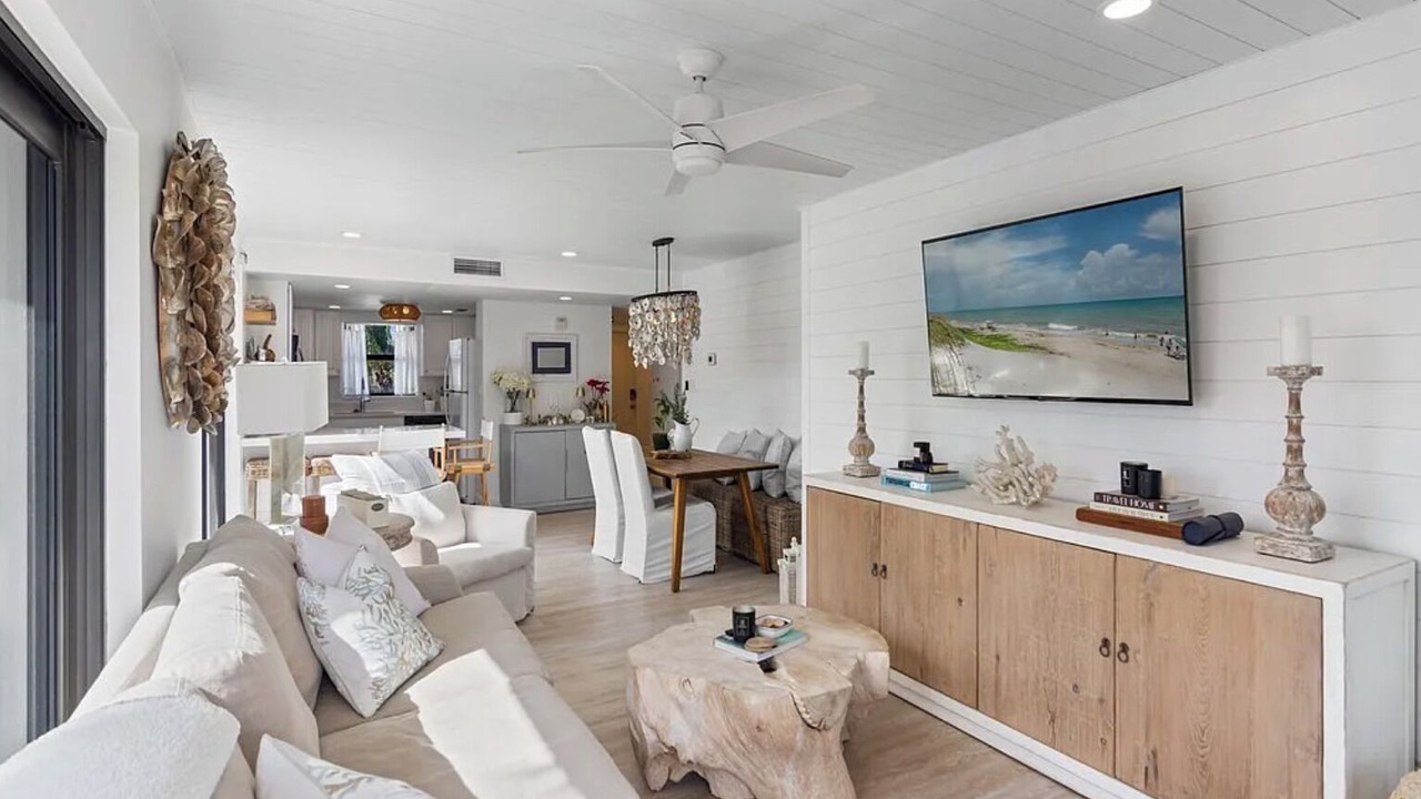 Photo of Livingroom in Central Beach