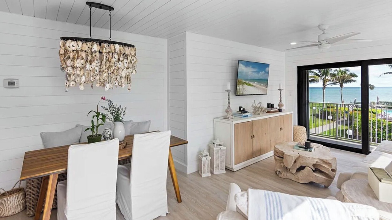 Photo of Livingroom in Central Beach