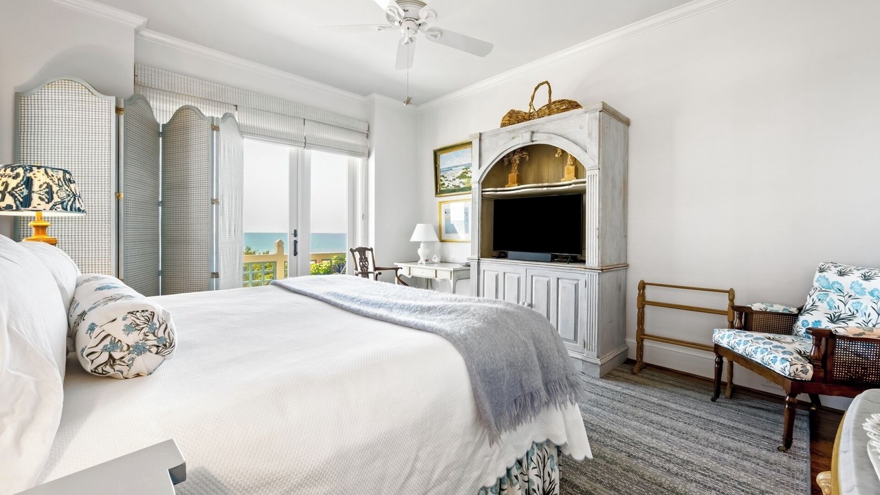 Photo of Bedroom in Debordieu Colony