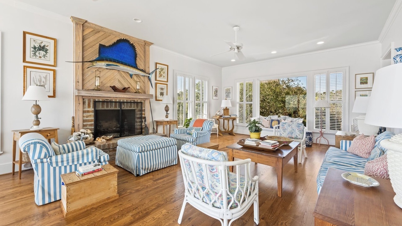 Photo of Livingroom in Debordieu Colony
