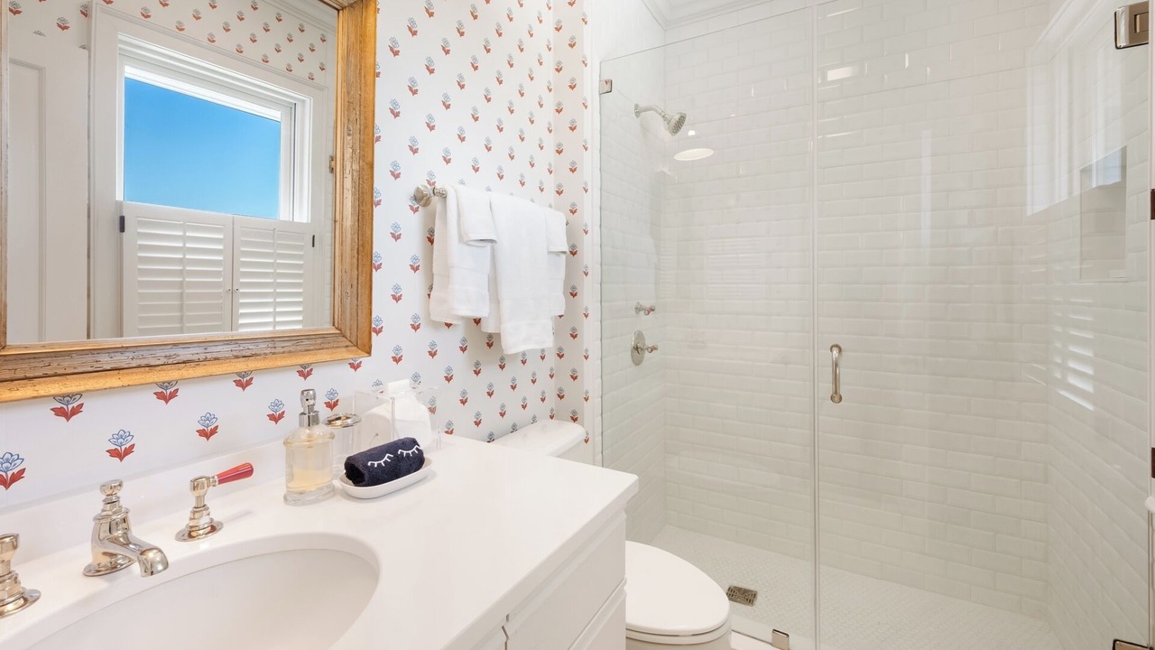 Photo of Bathroom in Debordieu Colony