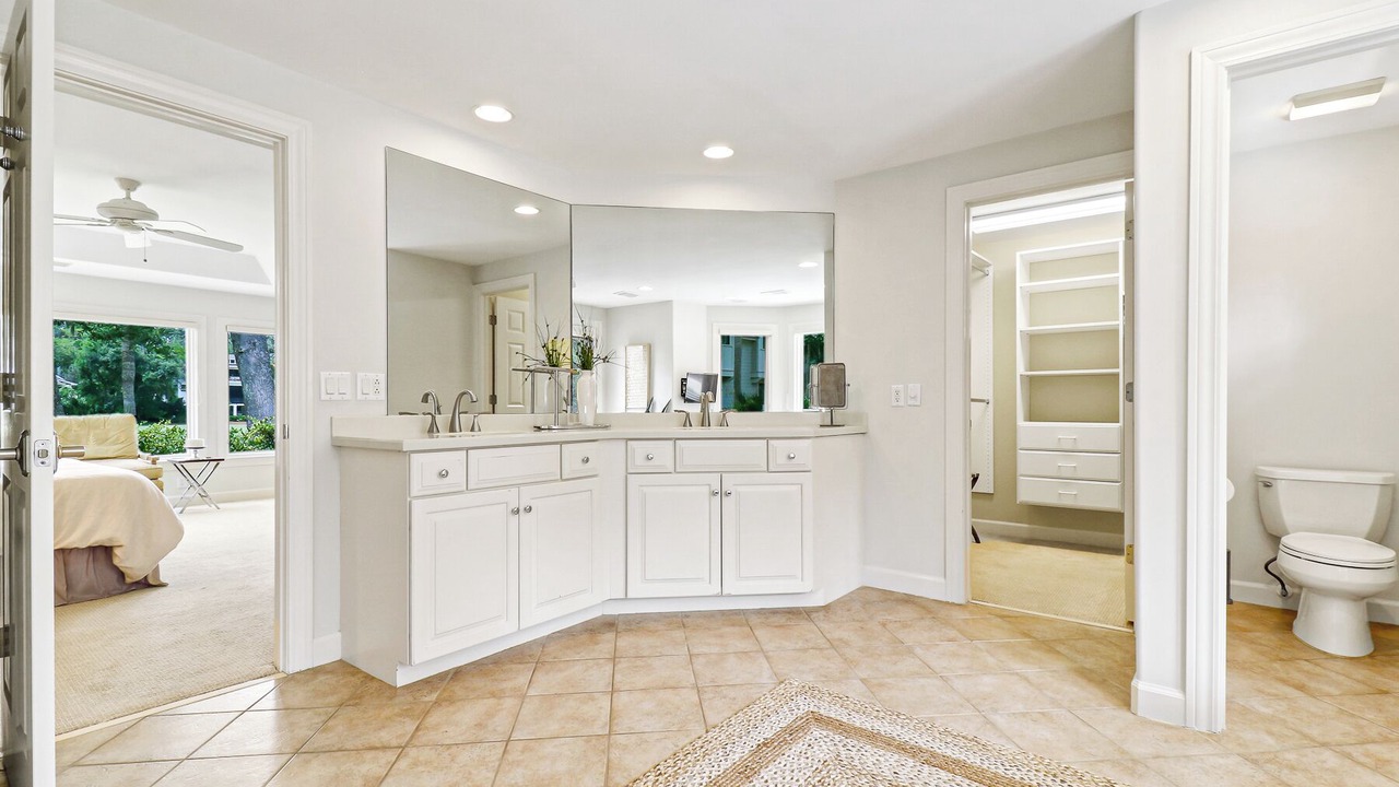 Photo of Bathroom in Beach Lagoon