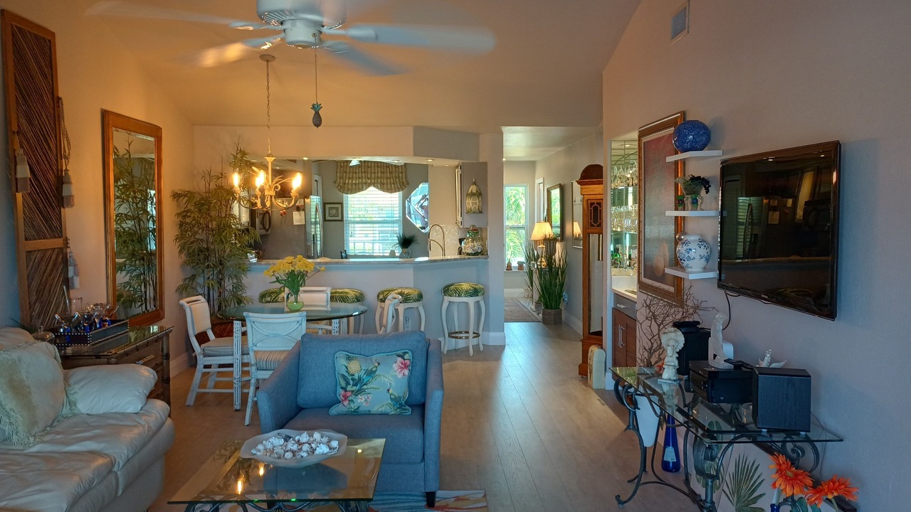 Photo of Livingroom in Crown Pointe
