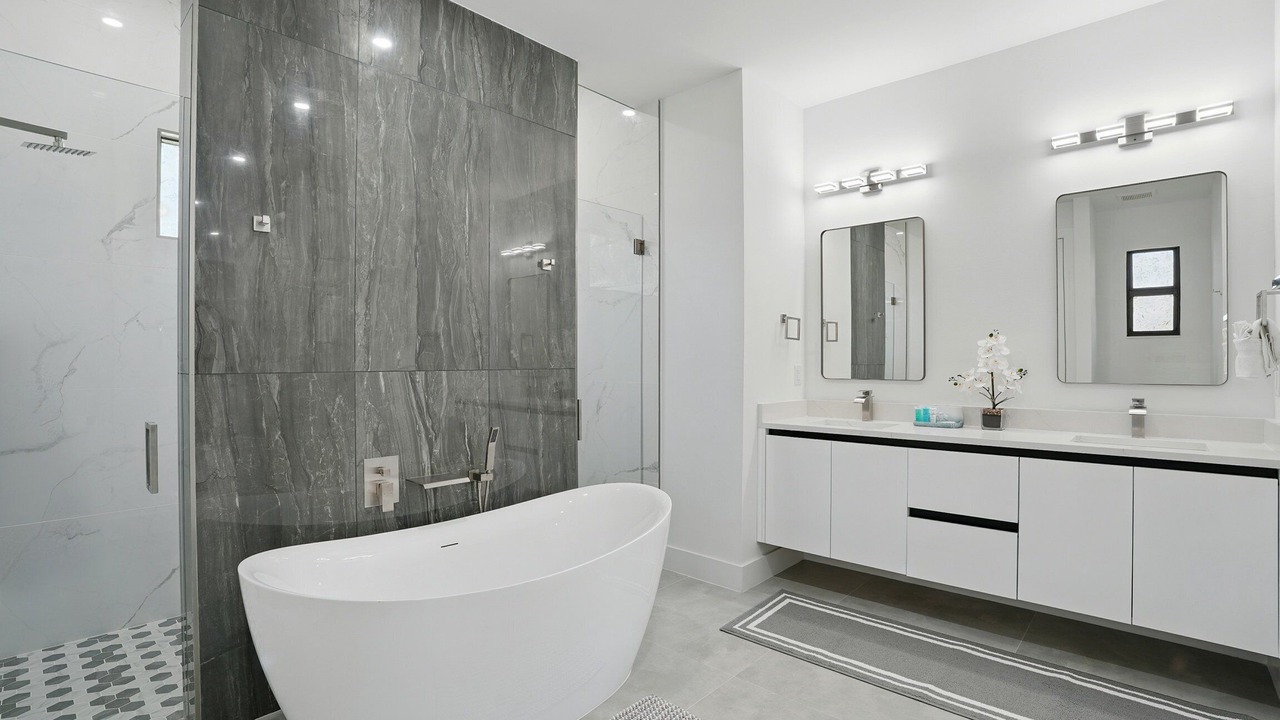 Photo of Bathroom in Trafalgar