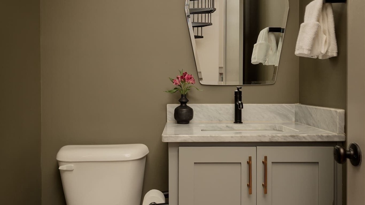 Photo of Bathroom in Dixon Park