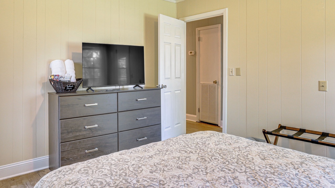 Photo of Bedroom in Waycross