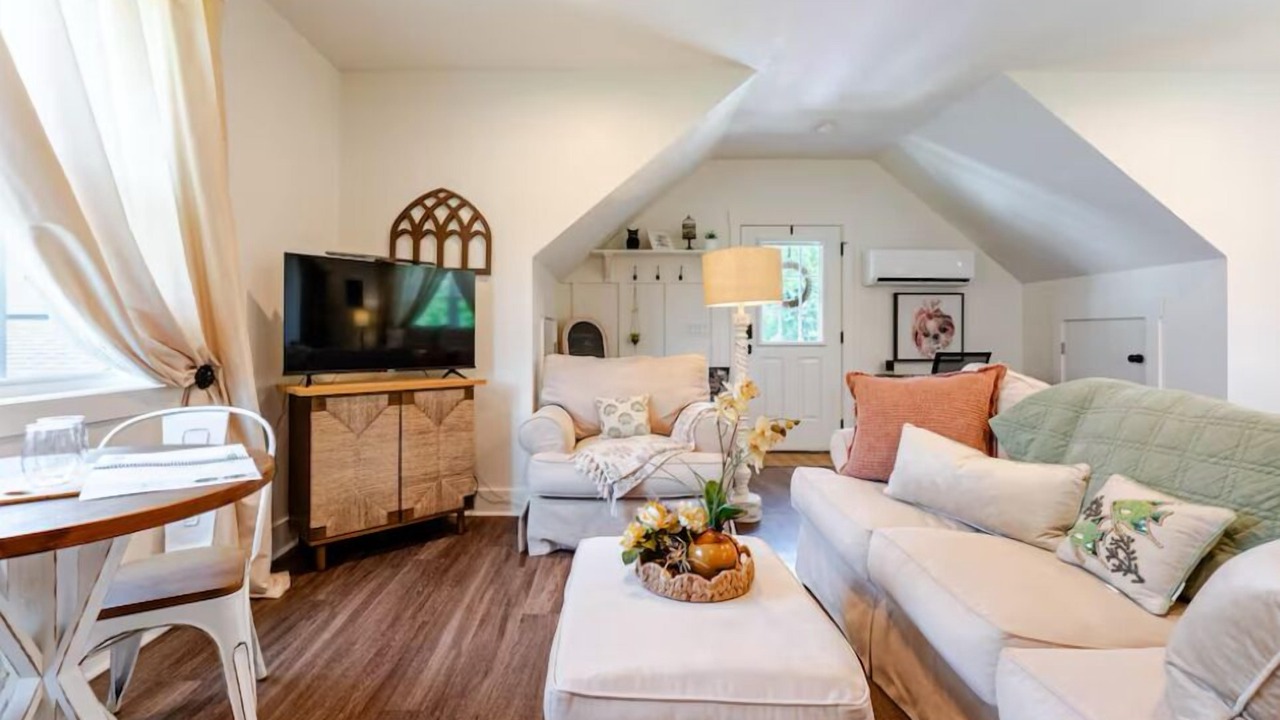 Photo of Livingroom in Midway