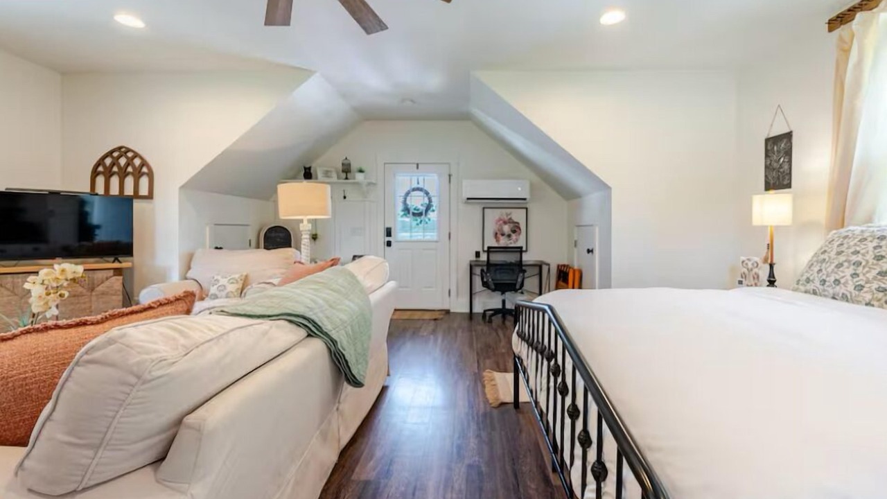 Photo of Bedroom in Midway