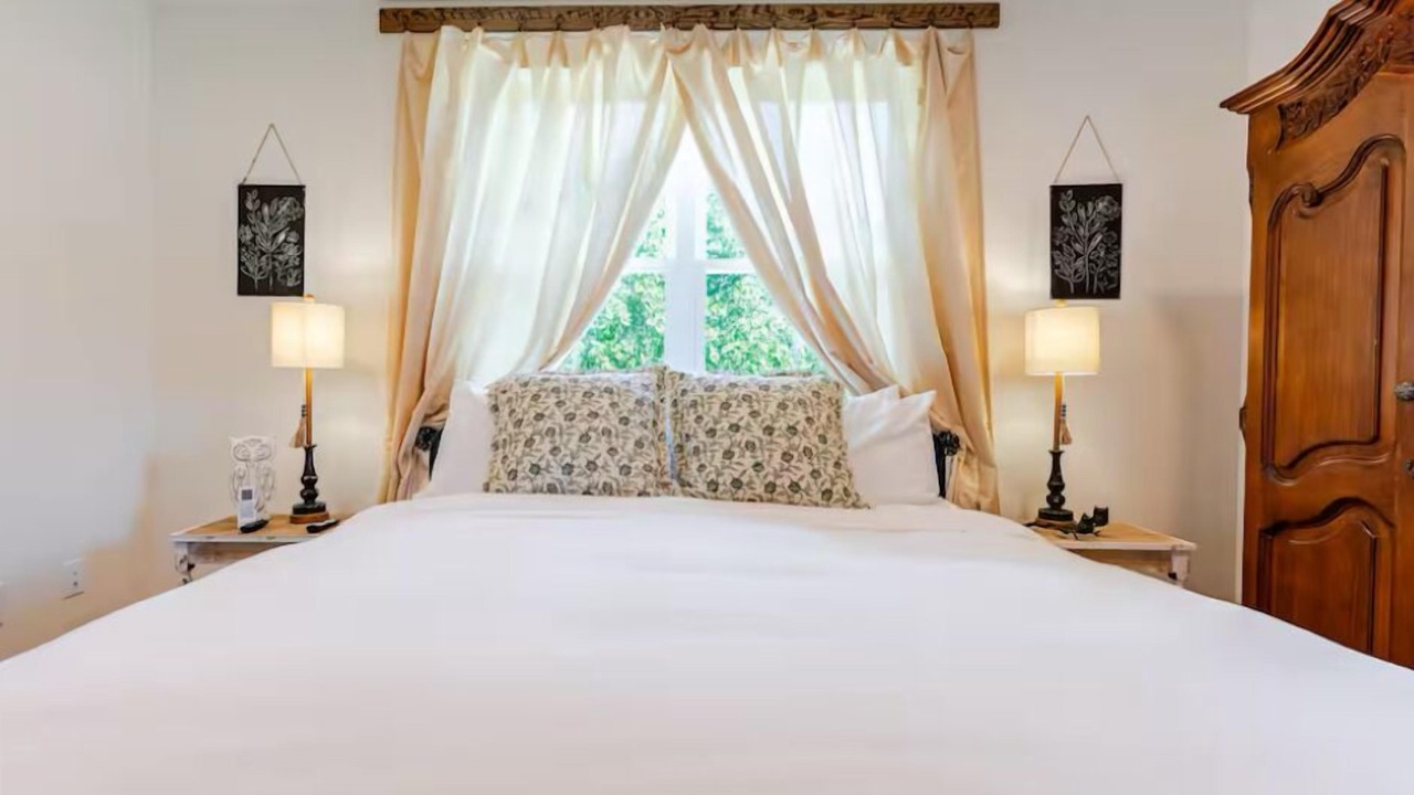 Photo of Bedroom in Midway