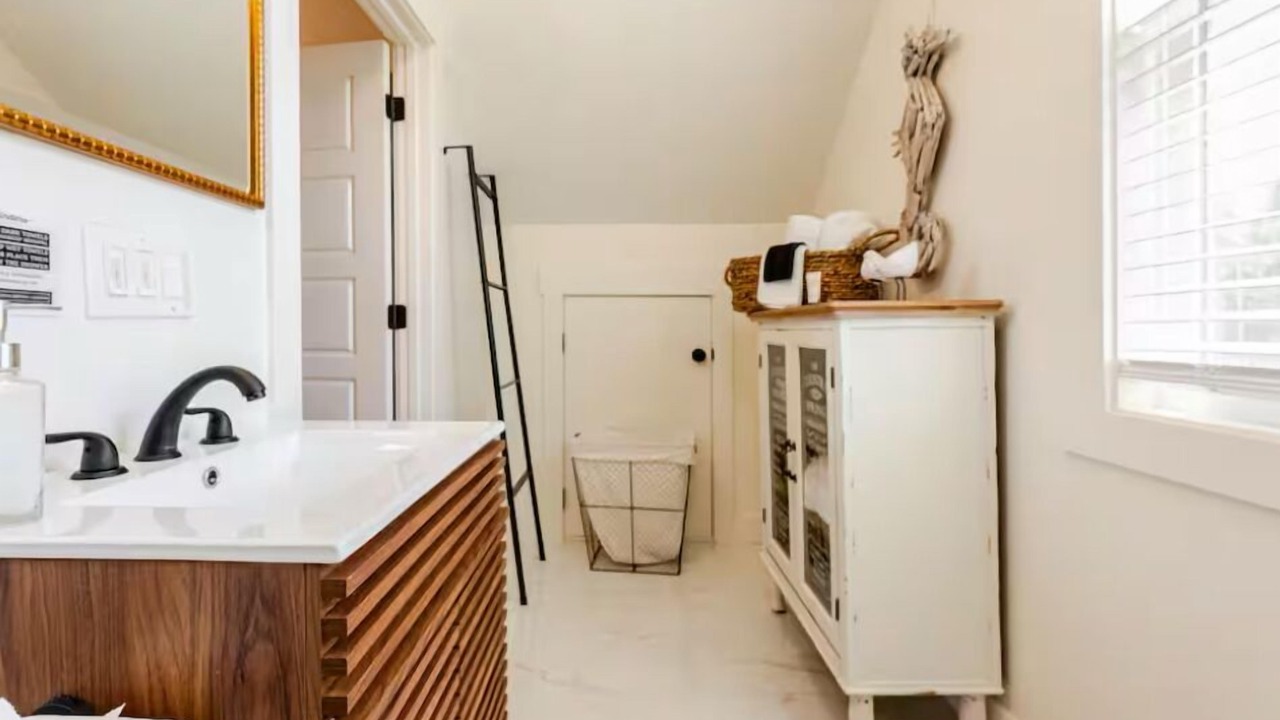 Photo of Bathroom in Midway