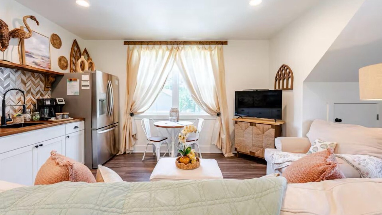 Photo of Bedroom in Midway