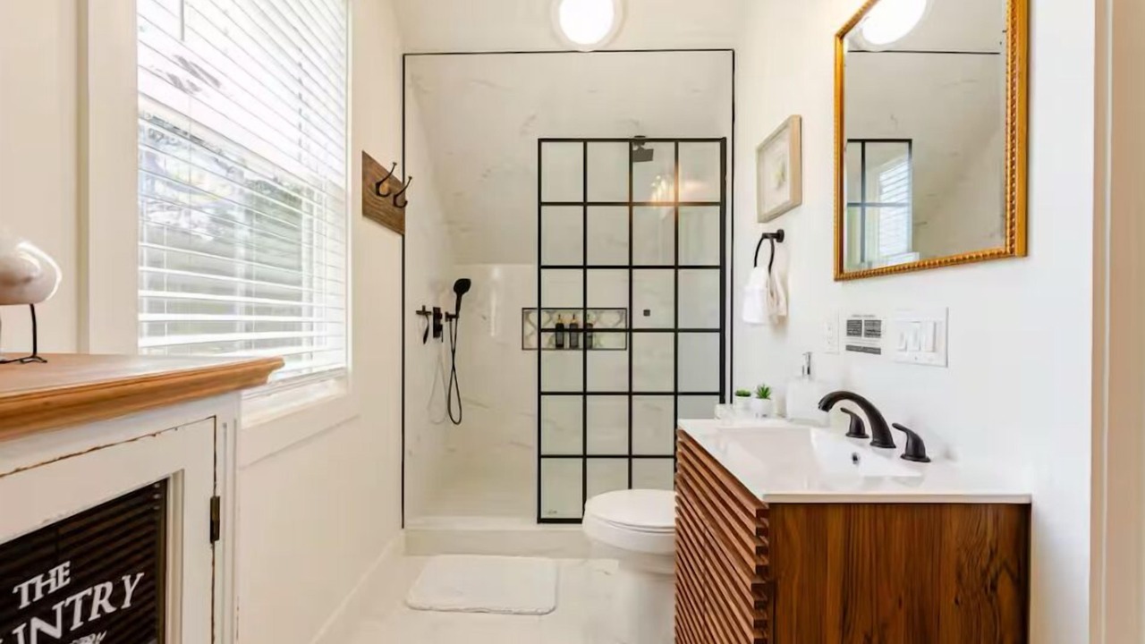 Photo of Bathroom in Midway