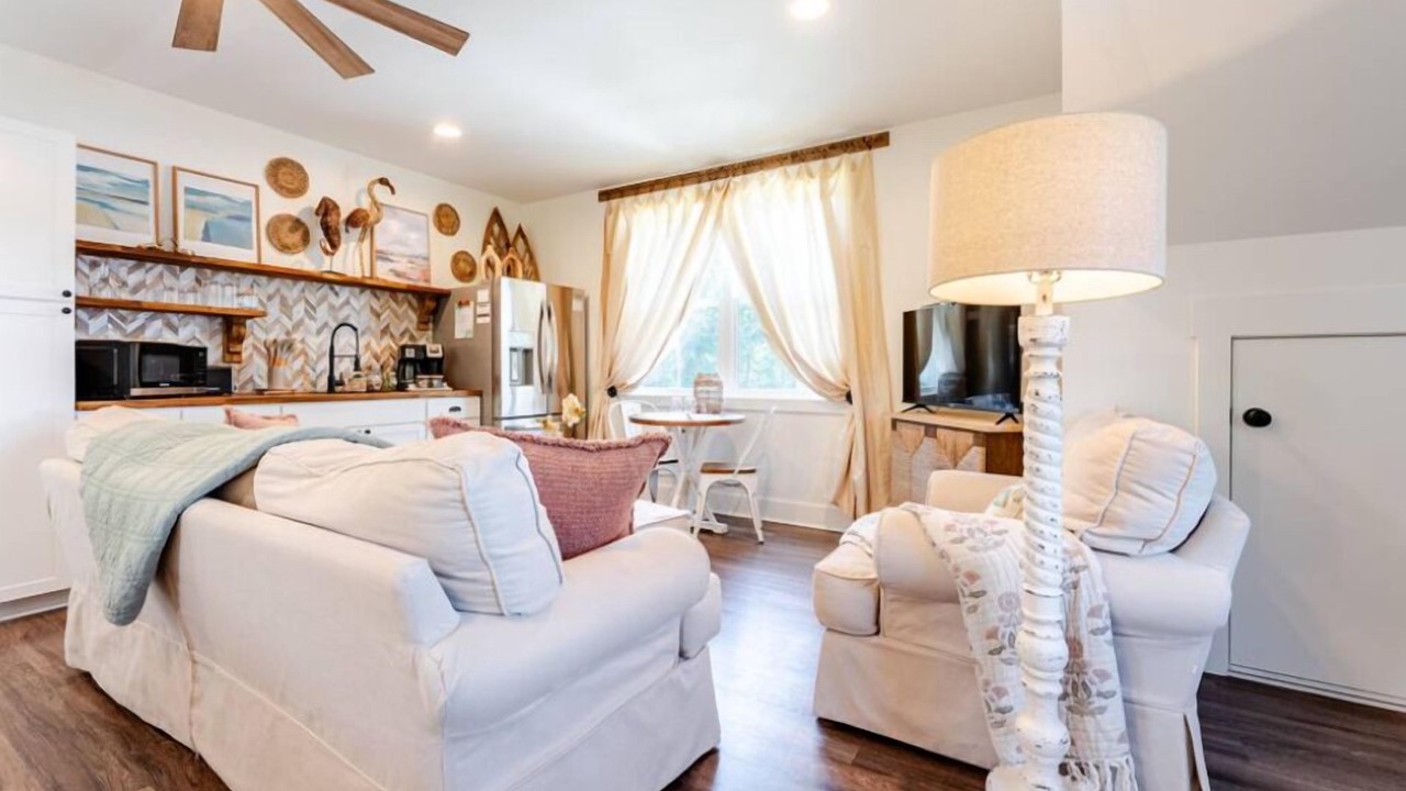 Photo of Livingroom in Midway