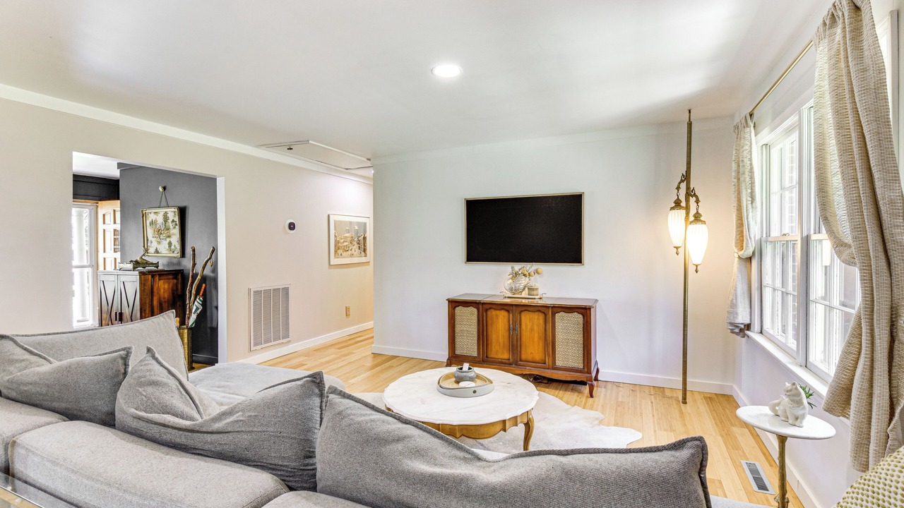 Photo of Livingroom in Salem