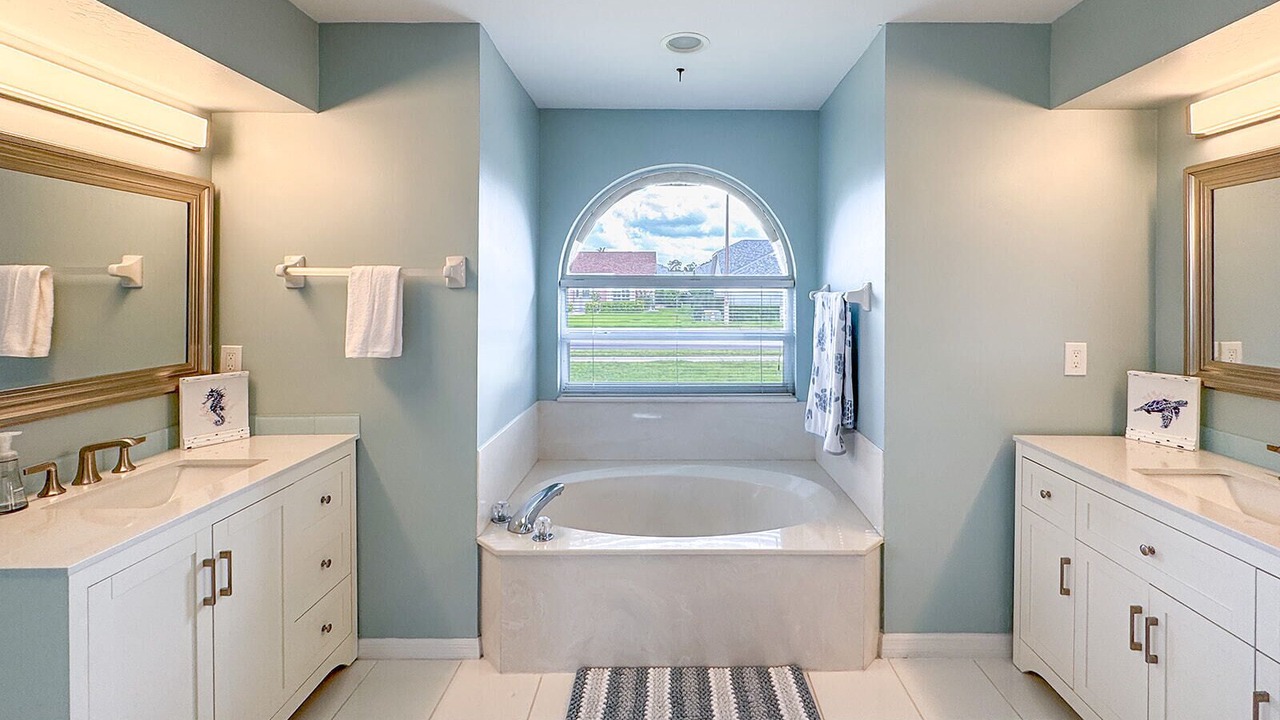 Photo of Bathroom in Crown Pointe