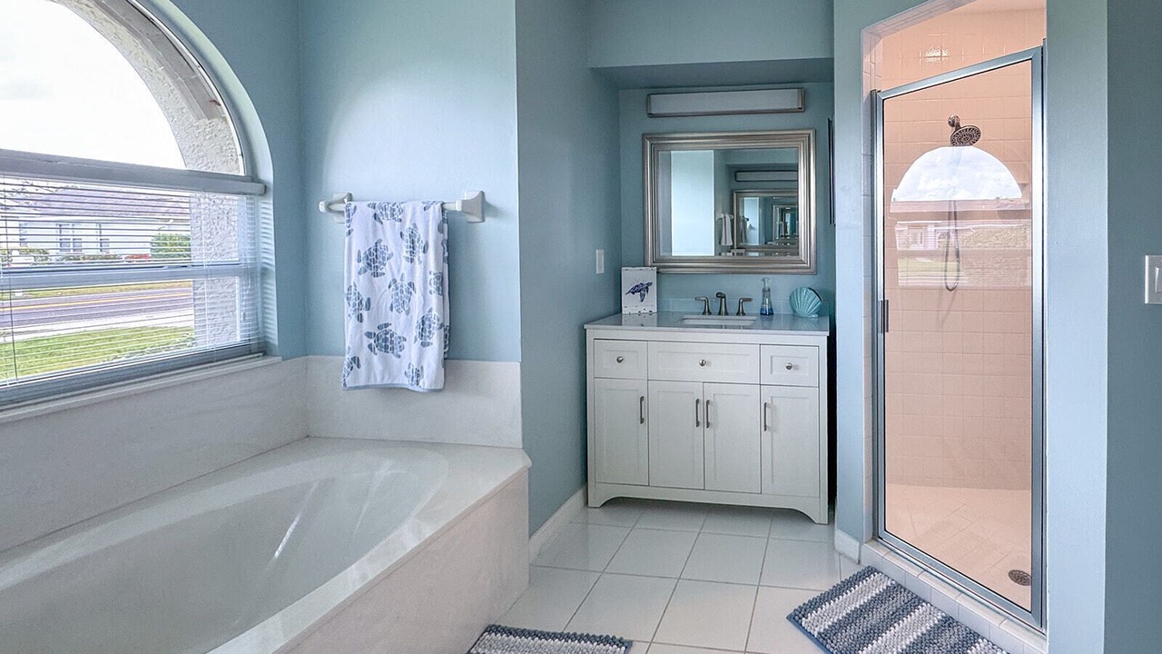 Photo of Bathroom in Crown Pointe