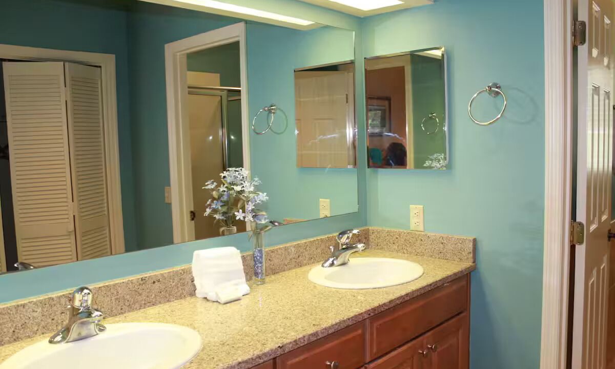 Photo of Bathroom in Shipyard Plantation