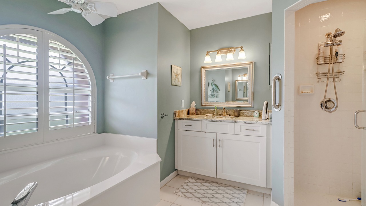 Photo of Bathroom in Crown Pointe