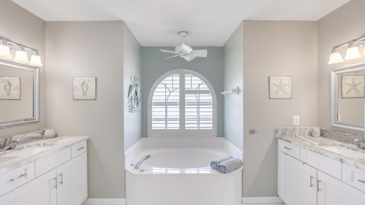 Photo of Bathroom in Crown Pointe